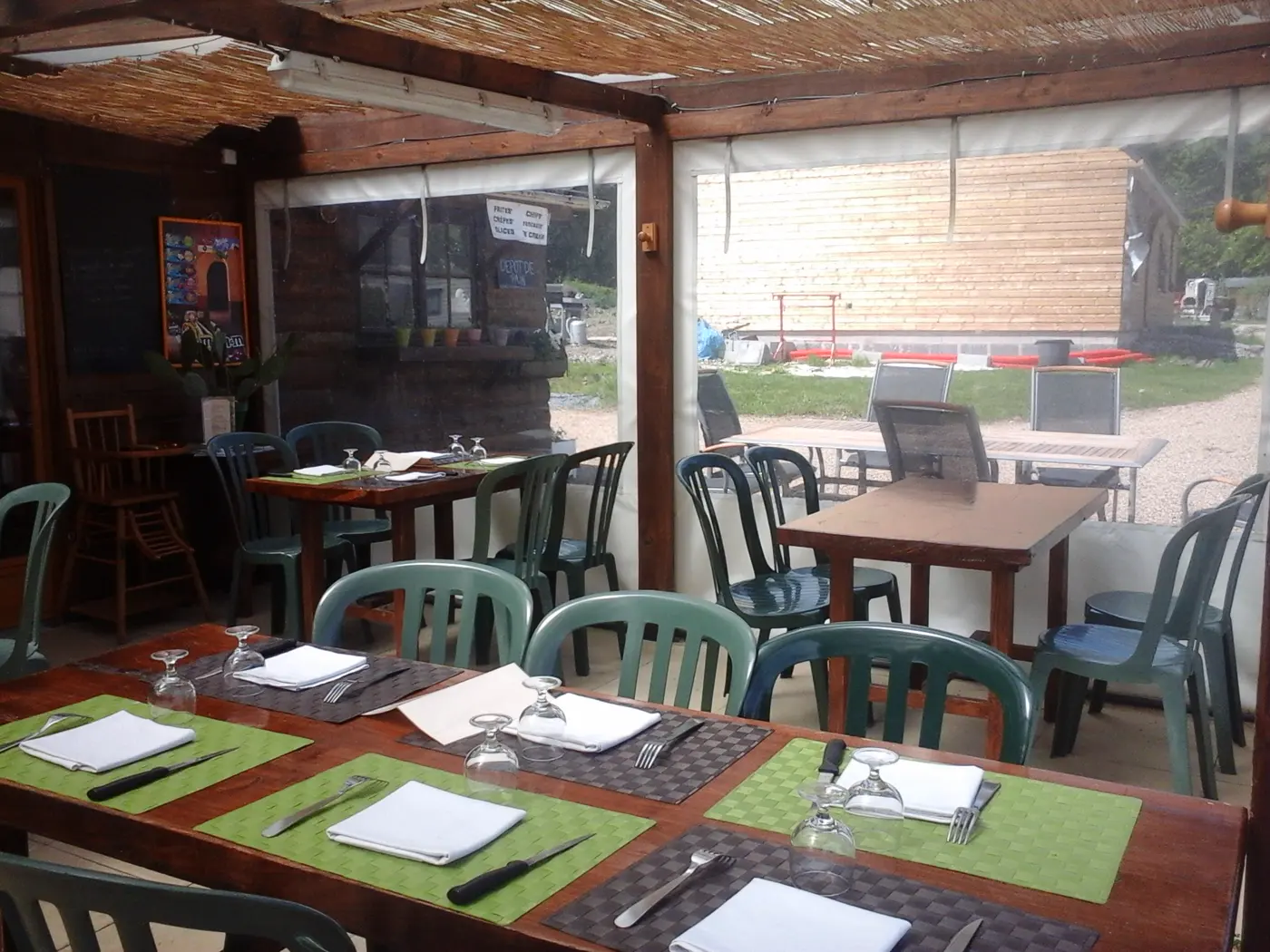 La salle couverte du restaurant